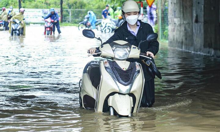 Thời tiết ngày 15/7: Hà Nội mưa to, nhiều tuyến phố khả năng ngập úng