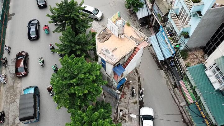 Video: Căn nhà 4 mặt tiền chình ình giữa đường vành đai nghìn tỷ ở Hà Nội 