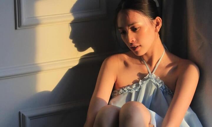 Mặt mộc trong veo, đẹp động lòng người của Hoa hậu Tiểu Vy 