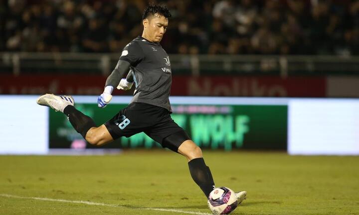 Trực tiếp bóng đá CLB TP.HCM 0-2 HAGL: Bùi Tiến Dũng mắc sai lầm