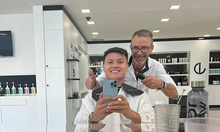 Quang Hải đi cắt tóc, làm quen dần với cuộc sống ở Pháp