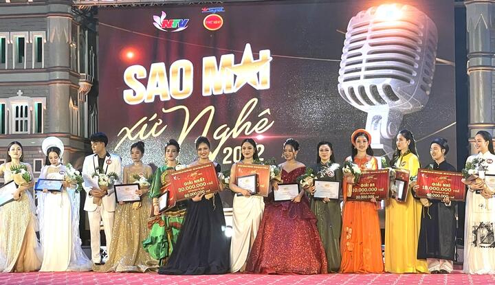 Tạ Minh Mẫn giành Quán quân giải Sao Mai xứ Nghệ 2022