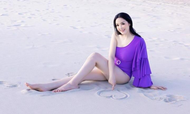 51 tuổi, Giáng My vẫn nóng bỏng khi diện bikini 