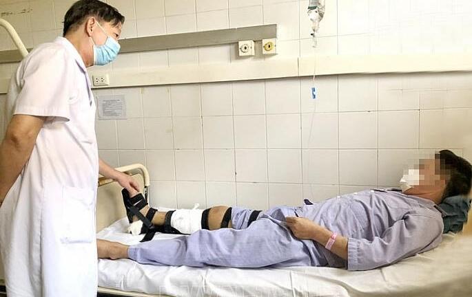 Video: Hoại tử chân do dùng thuốc nam chữa bệnh 