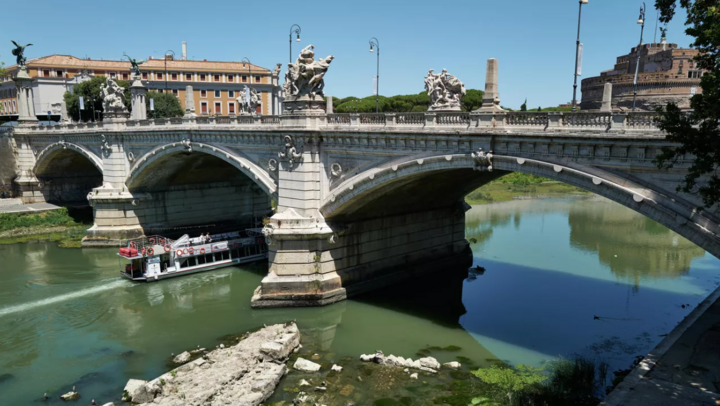 Hé lộ kho báu ở Rome sau trận hạn hán nghiêm trọng