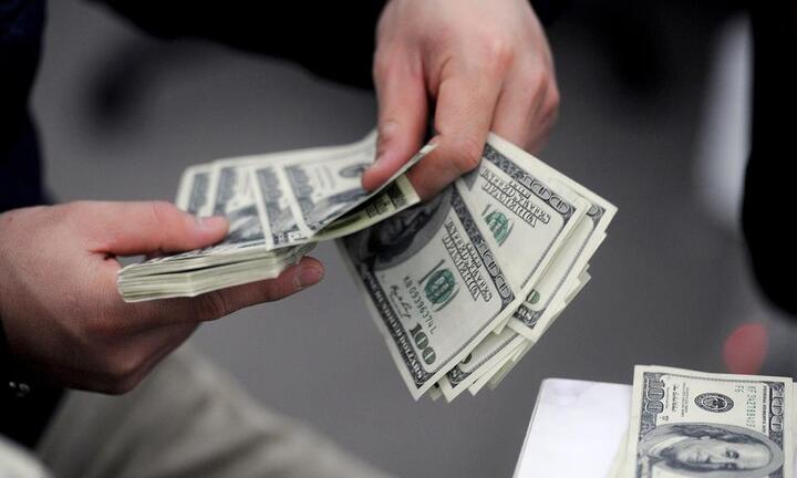 USD ‘chợ đen’ tiến sát mốc 24.700 đồng