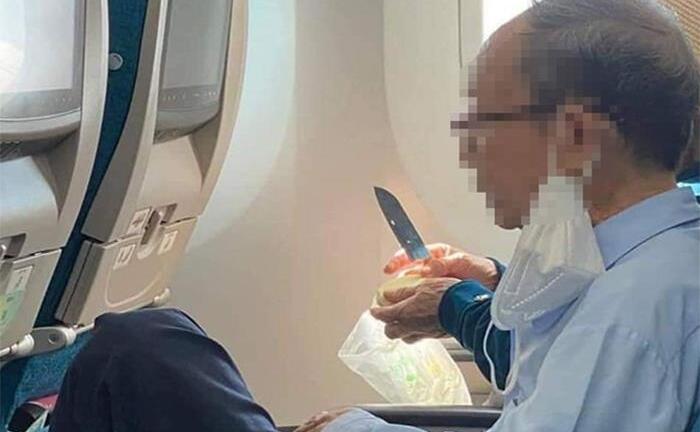 Khách mang dao lên máy bay: Xử lý thế nào?
