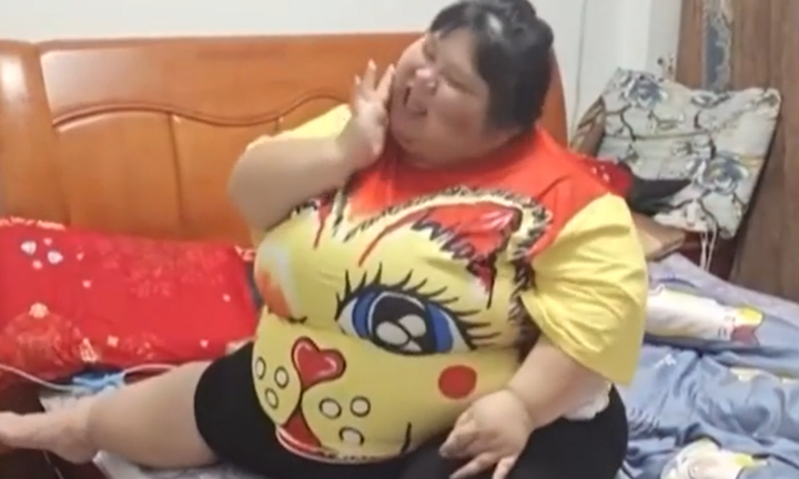 Cô gái từng là hoa khôi giờ nặng 160kg, mắc loạt bệnh vì... chồng chăm quá tốt