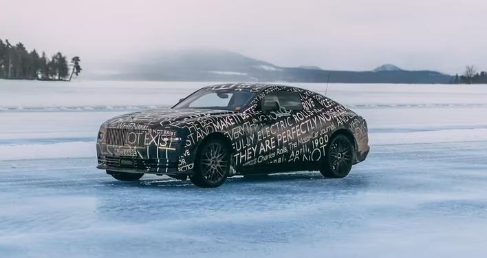 Tiết lộ xe điện đầu tiên của Rolls-Royce
