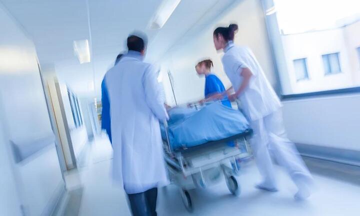 Bị gia đình giục lấy chồng, cô gái lên cơn co giật, phải đi cấp cứu