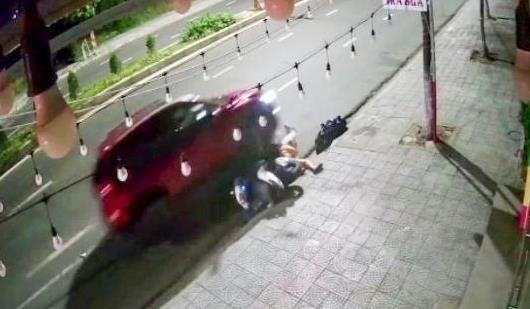 Ghen tuông, lái xe ô tô tông nhiều lần vợ cũ và người đàn ông đi cùng