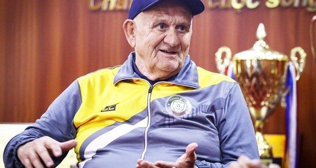 Tự ý bỏ họp báo, HLV Petrovic bị phạt tiền