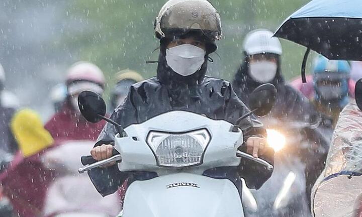 Thời tiết ngày 21/7: Mưa dông từ Bắc vào Nam, đề phòng lốc xoáy trên biển