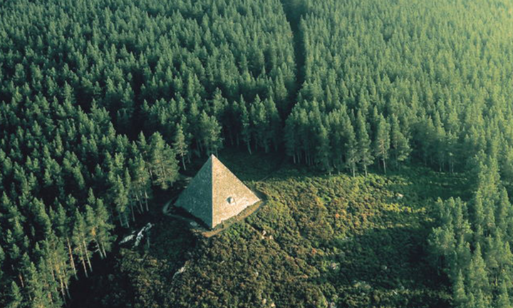 ‘Kim tự tháp bí mật’ ở Scotland ẩn giữa cánh rừng bạt ngàn