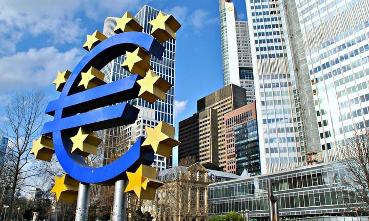 Khu vực đồng tiền chung châu Âu có thể tăng lãi suất lần đầu sau 11 năm