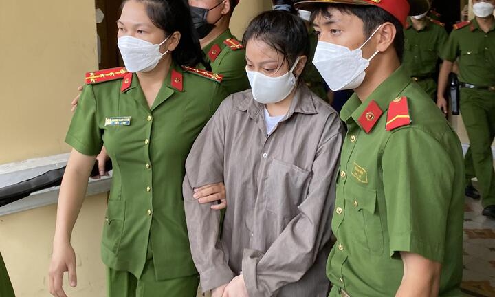 Bé gái 8 tuổi bị ‘dì ghẻ’ hành hạ tới chết: Trả hồ sơ điều tra lại là công minh