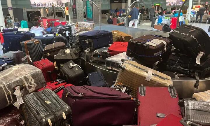 Du khách 'phát rồ' khi hãng bay Mỹ yêu cầu tự sang Anh lấy hành lý thất lạc