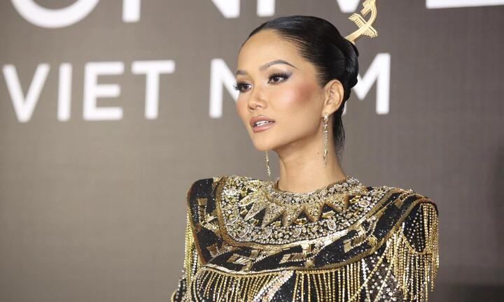 Sao Việt chạy show làm giám khảo hoa hậu 