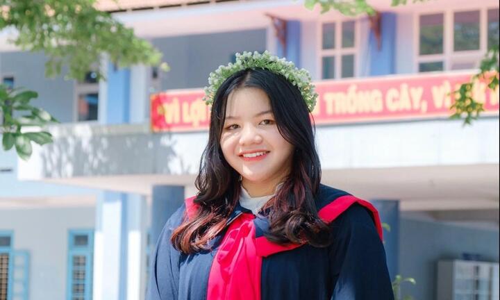 Nữ sinh điểm 10 môn Ngữ văn viết 11 trang giấy thi trong 115 phút