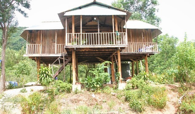 Tháo dỡ nhà sàn trái phép của vợ Chánh án TAND huyện ở Bình Định