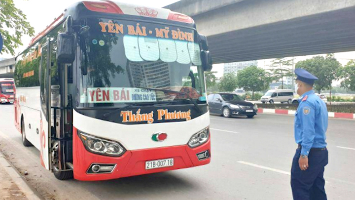 Video: Nhức nhối tình trạng xe khách bỏ bến ra ngoài 'chạy dù' ở Hà Nội