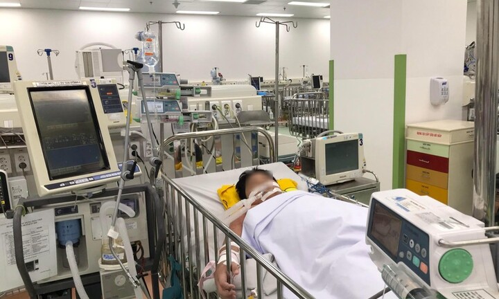Ba tháng giành giật sự sống cho bé 8 tuổi sốc sốt xuất huyết nặng