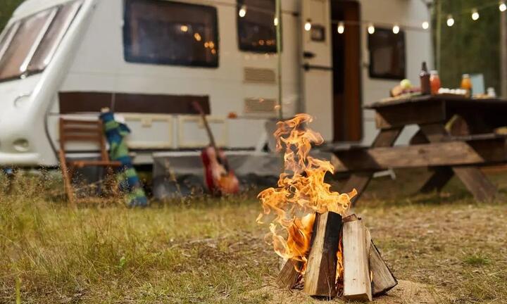 Thành người vô gia cư vì học đòi sống trên xe theo clip TikTok