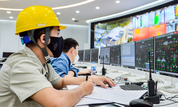 Ảnh: Bên trong nhà máy điện rác lớn nhất Việt Nam vừa đi vào hoạt động