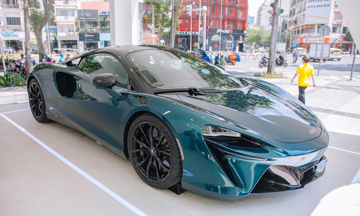 Cận cảnh siêu xe McLaren Artura hơn 14 tỷ đồng vừa về Việt Nam