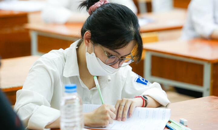 Dự báo điểm chuẩn những ngành 'hot' tương đương năm 2021