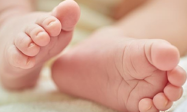 Cảnh báo: Trẻ có thể mất ngón chân vì sợi tóc rụng 