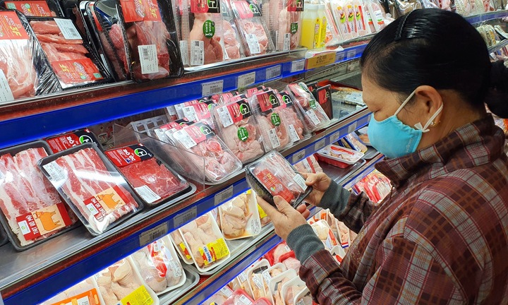 Hơn 10 loại thịt heo giảm giá đến 50% tại siêu thị Co.opmart