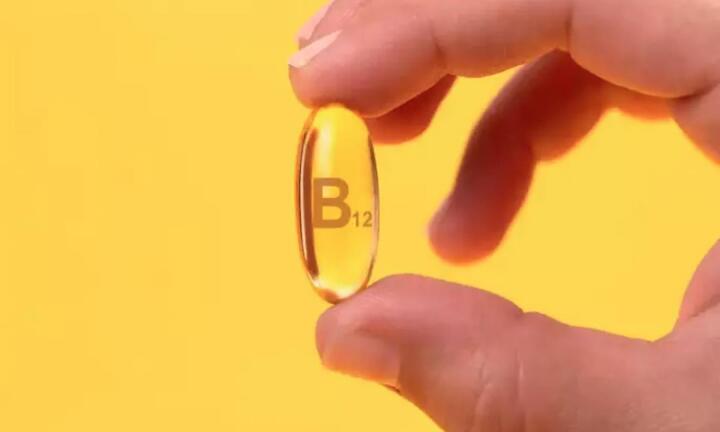 2 dấu hiệu trên mái tóc chứng tỏ bạn thiếu vitamin B12