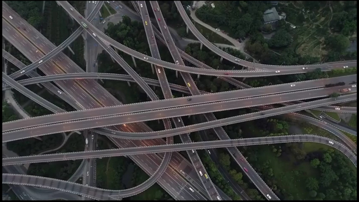 Video: Cận cảnh nút giao thông 20 làn xe như mê cung ở Trung Quốc