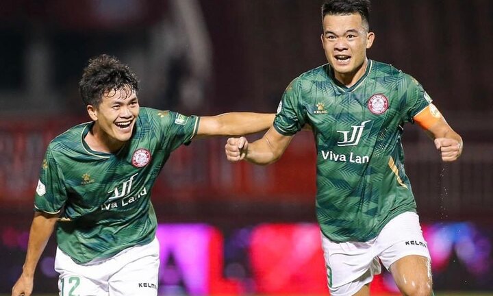 Hoàng Thịnh lập siêu phẩm như Ronaldo, CLB TP.HCM ngược dòng hạ Hải Phòng