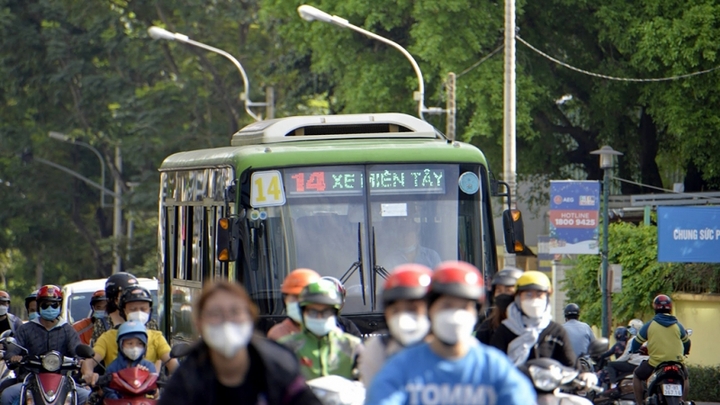 Xe buýt tại TP.HCM như đứa con được nuôi mà không chịu lớn?