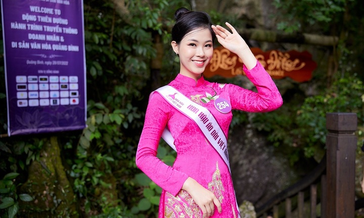 Nhan sắc của nữ sinh Đại học Ngoại thương - tân Á hậu 2 cuộc thi Hoa hậu áo dài