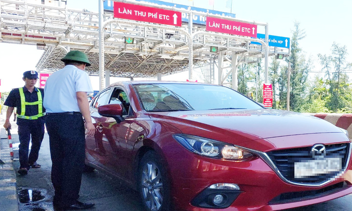 Những chuyện 'cười ra nước mắt' ở trạm thu phí không dừng