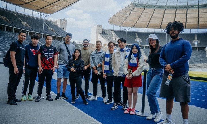 Theo chân Cris Devil Gamer và Mai Quỳnh Anh khám phá nước Đức