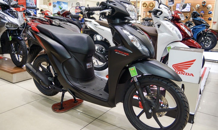 Honda Vision giảm giá trong tháng Ngâu
