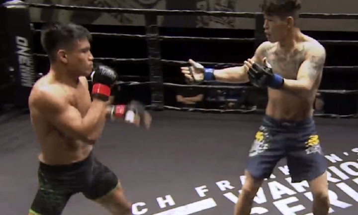 Video: Vừa đánh vừa trêu đối thủ, võ sĩ Mông Cổ nhận kết đắng