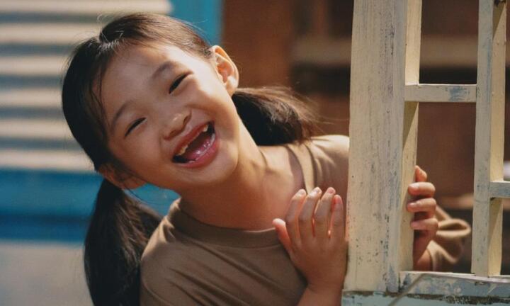 Bé gái 8 tuổi lấy nước mắt khán giả trong 'Dân chơi không sợ con rơi' là ai?