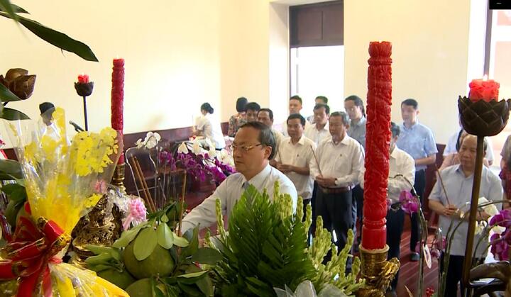 Đoàn đại biểu VOV dâng hương tưởng nhớ Chủ tịch Hồ Chí Minh