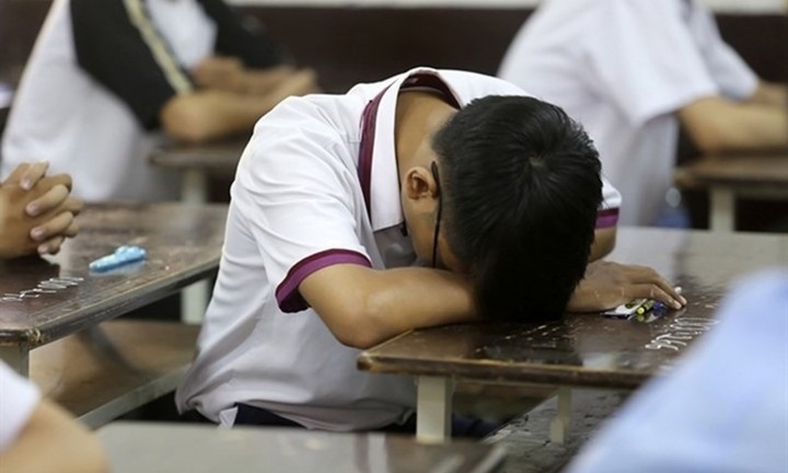Nam sinh bị điểm 0 do ngủ quên, giám thị giải thích gì?
