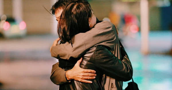 Cô gái bị nam đồng nghiệp ôm đến gãy xương sườn