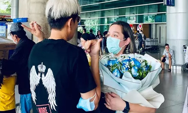 Sao Việt 4/8: Con gái Phi Nhung về Việt Nam thăm các em nuôi