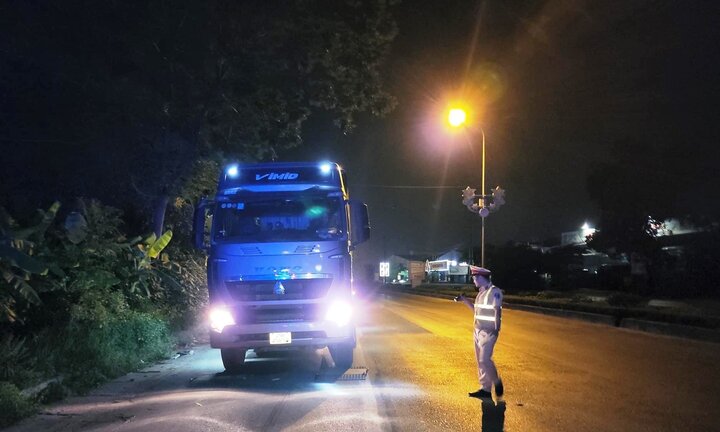 CSGT Vĩnh Phúc xử phạt 500 trường hợp xe quá khổ, quá tải thu 2,6 tỷ đồng