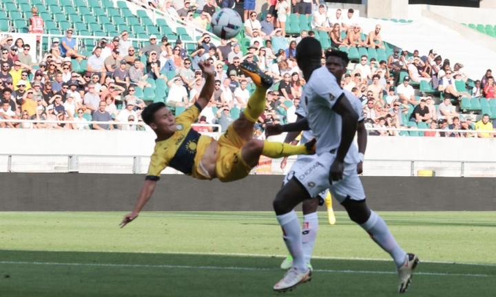 Video: Quang Hải chơi nỗ lực trong lần đầu đá chính tại Pau FC