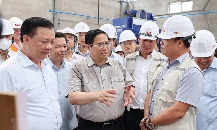 Thủ tướng kiểm tra dự án đường sắt đô thị thí điểm đoạn Nhổn - Ga Hà Nội