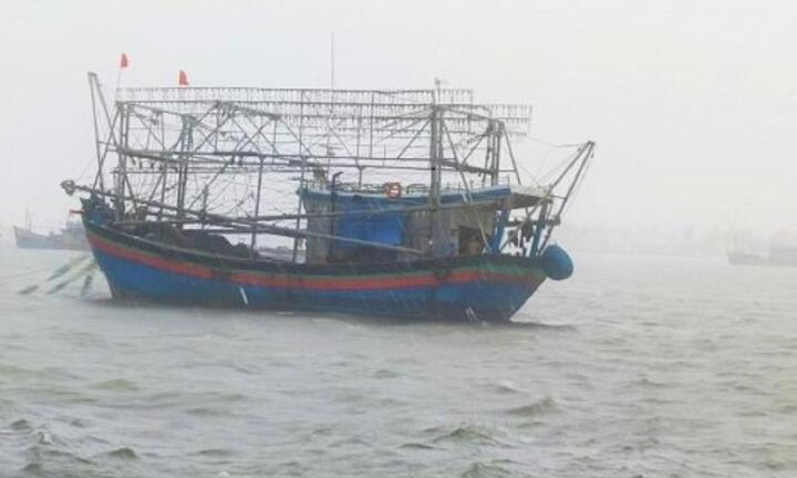 Mất liên lạc với 5 ngư dân ở vùng biển Hà Tĩnh